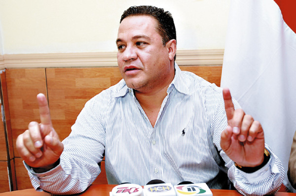 La dirigencia de Libre usa colores blanco y rojo para acaparar simpatías