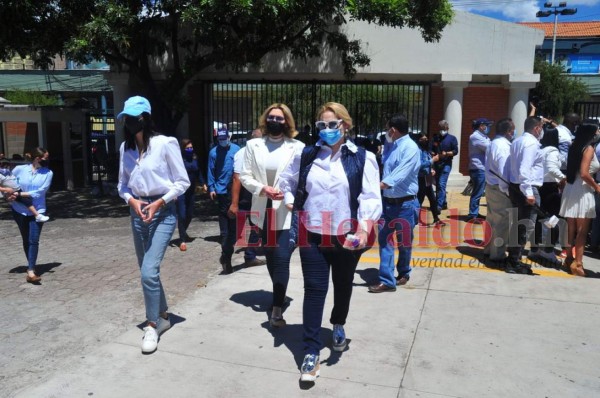 Nasry 'Tito' Asfura acude a votar en compañía de sus bellas hijas y su esposa (FOTOS)&nbsp;&nbsp;