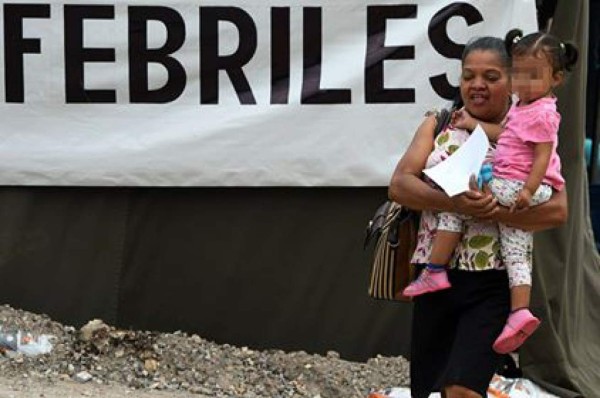FOTOS: Instalan carpas para atender afectados por dengue ante colapso de hospitales