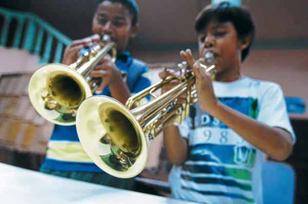 Sonidos marciales vibran en el puerto de San Lorenzo