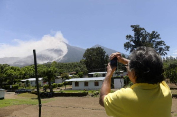 En alerta de peligro Guatemala por erupción de volcán