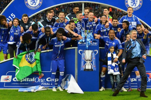 Mourinho se siente 'como un niño' con su primer título desde 2012