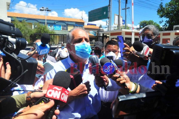 Nasry 'Tito' Asfura acude a votar en compañía de sus bellas hijas y su esposa (FOTOS)&nbsp;&nbsp;