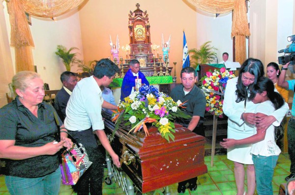 Velan los restos del abogado Eduardo Montes