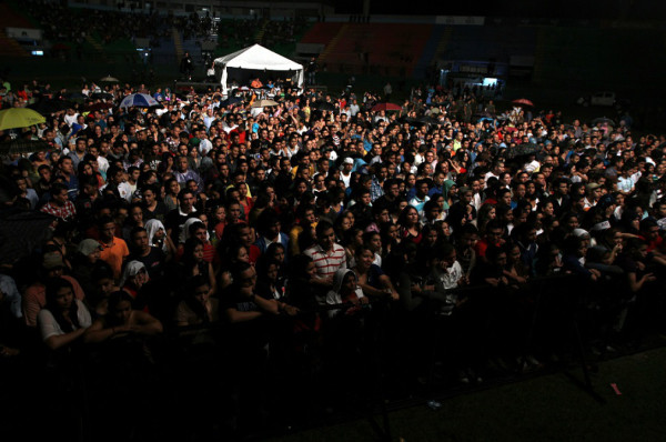 Noche de bendición en el Chochi Sosa con Alex Campos