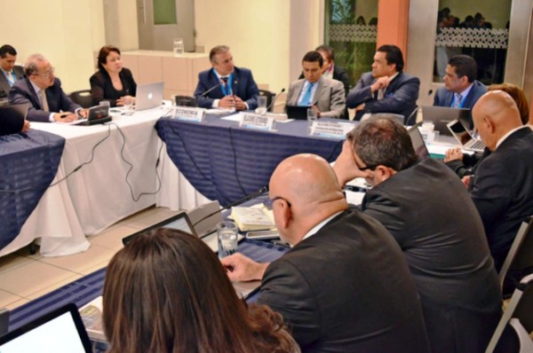Honduras y Guatemala definen ruta para Unión Aduanera