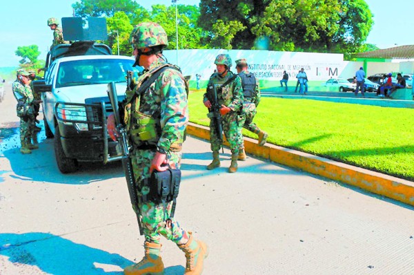 Emigrantes hondureños escapan en amotinamiento