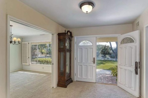 Así es la mansión que compró Kanye West frente a la casa de Kim Kardashian