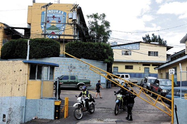 Otros 35 oficiales saldrán con baja honrosa