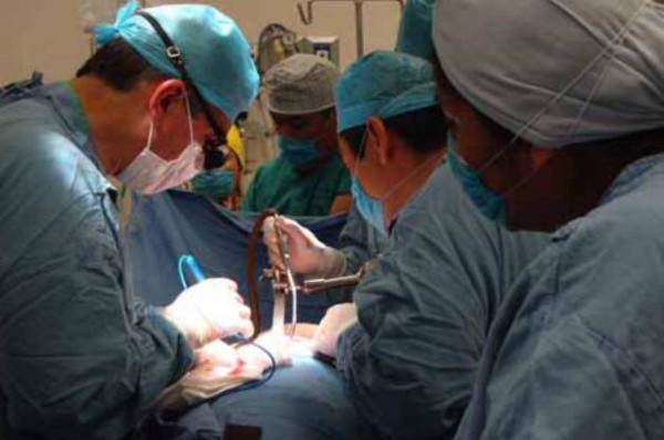 Médicos del HEU realizan con éxito trasplante de riñon a tres niñas hondureñas