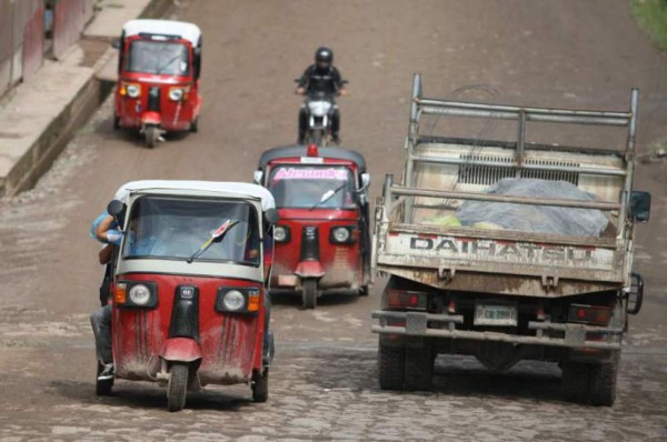 Demandan legalización de mototaxis