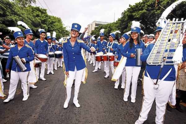 Bandas impusieron sus ritmos en fiestas patrias