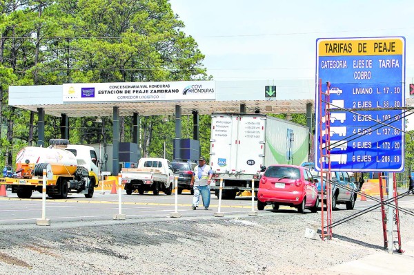 Con protestas de transportistas inicia cobro de peaje en Zambrano