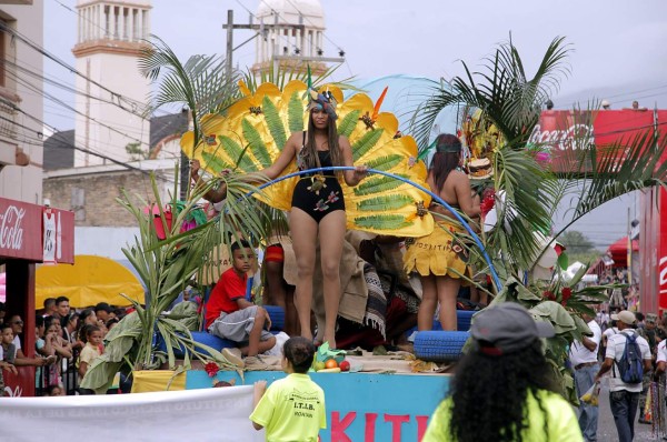La Ceiba vive su propia fiesta en el Gran Carnaval de Amor y Amistad
