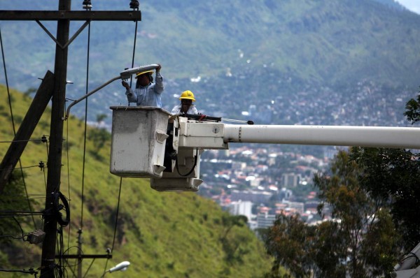 Millonaria inversión en mejoras del alumbrado público capitalino