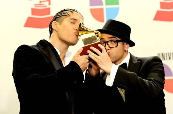 La espectacular propuesta de matrimonio del cantante Chyno Miranda a su novia