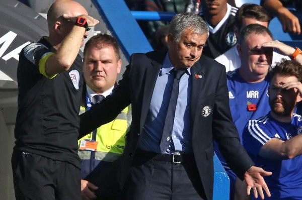 Un doblete de Coutinho ante el Chelsea deja a Mourinho en la cuerda floja