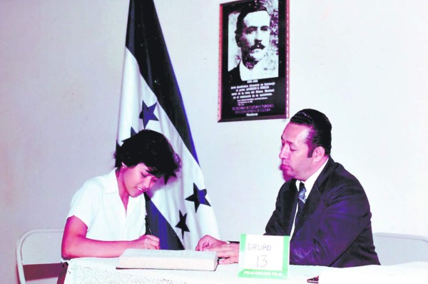 Leyla Flores: Duele cerrar una institución que formó maestros