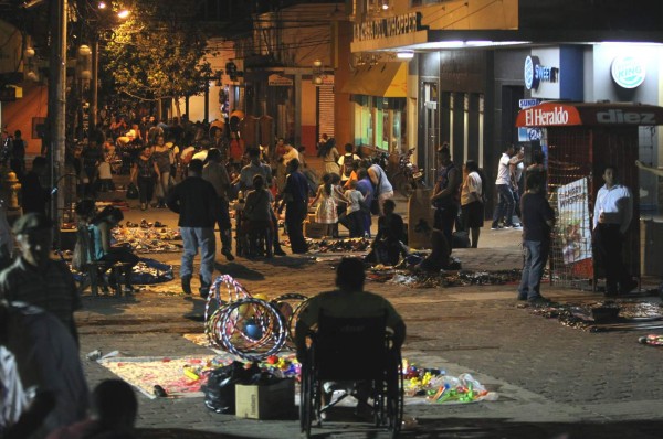 Comerciantes inundan el Paseo Liquidámbar de Tegucigalpa