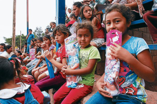 Cambió 300 juguetes por sonrisas