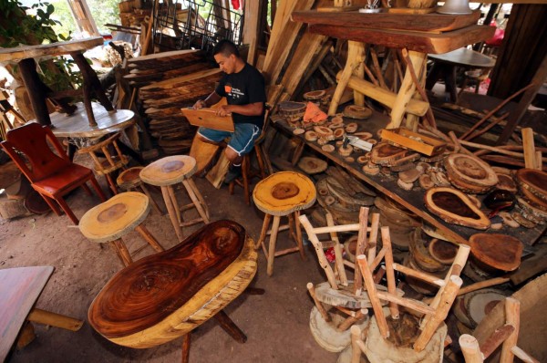 Amor verdadero tallado en madera