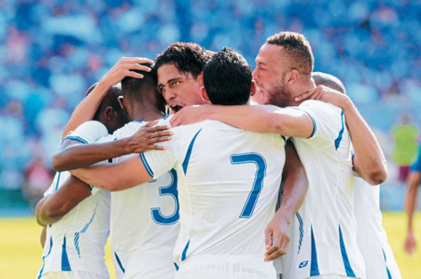 Honduras golea 3-0 a El Salvador previo al debut ante Panamá