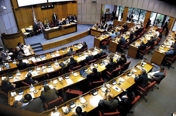 Fernando Lugo destituido por Senado por su 'mal desempeño”