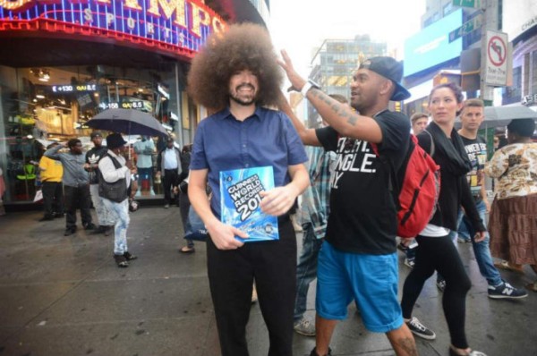 Hombre rompe récord con su afro