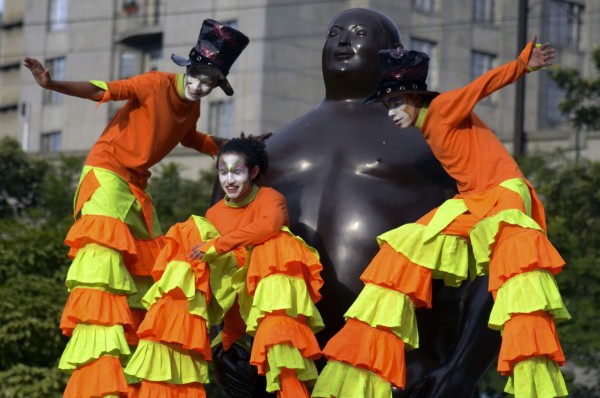 Fiesta de las artes escénicas en las calles de medellín