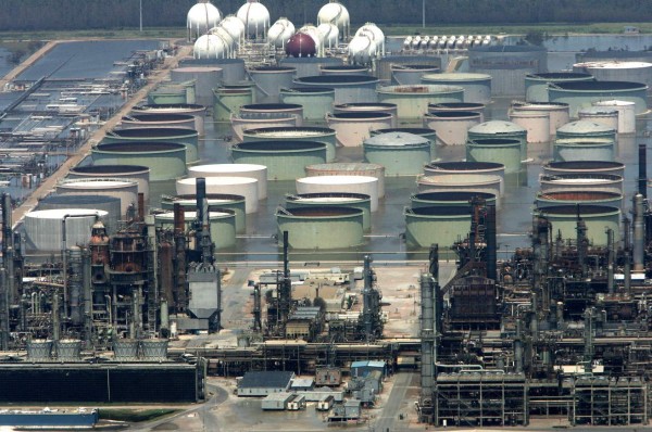 Barril de petróleo acumula pérdidas de 4.02 dólares