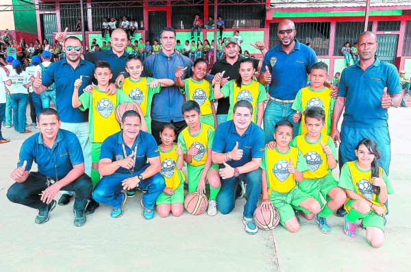 Inolvidable duelo de rebotes se vivió en la 21 de octubre
