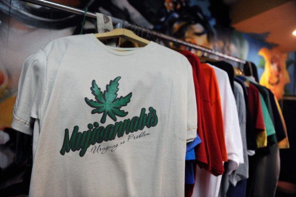 Mujica firmó reglamento que legaliza marihuana