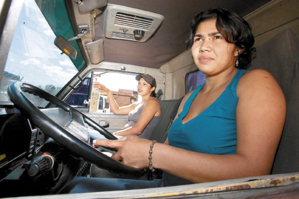 Mujeres hechas de acero puro