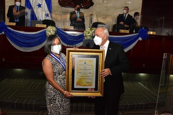 Premios Parlamentarios 2021: ellos fueron los periodistas galardonados