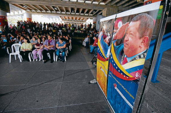 Hugo Chávez se recupera satisfactoriamente y habla vía teléfono con sus familiares