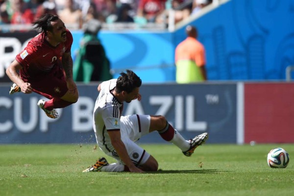 Thomas Müller desaira a Ronaldo en goleada de Alemania a Portugal