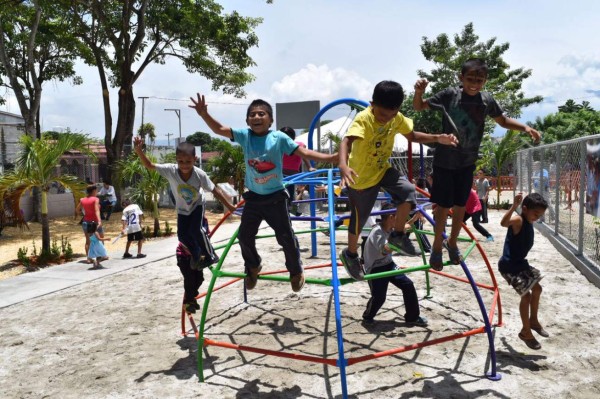 Alumnos de la capital participan en plan para prevenir la violencia