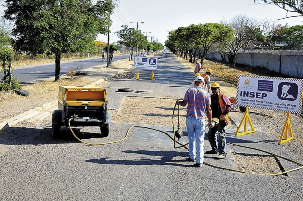 Intensos bacheos a nivel nacional