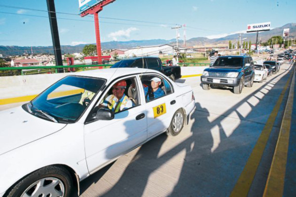 Habilitan paso aéreo en puente a desnivel en Suyapa y La Hacienda