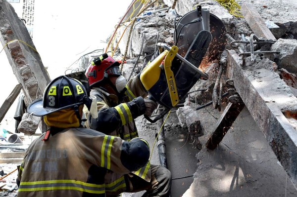 México: prolongarán rescates tras sismo hasta que se agoten señales de vida