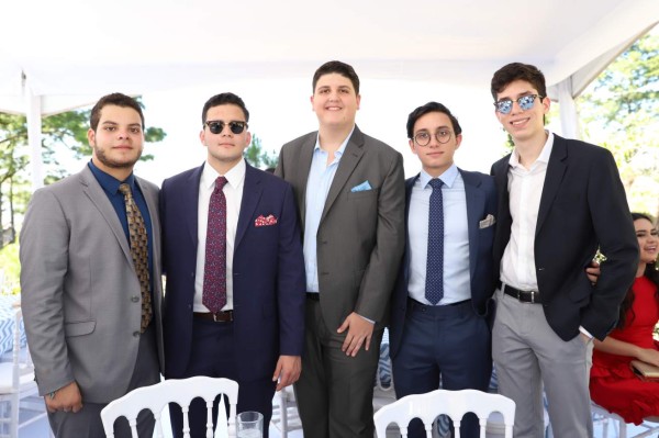 Seniors suman memorias de cara a su graduación