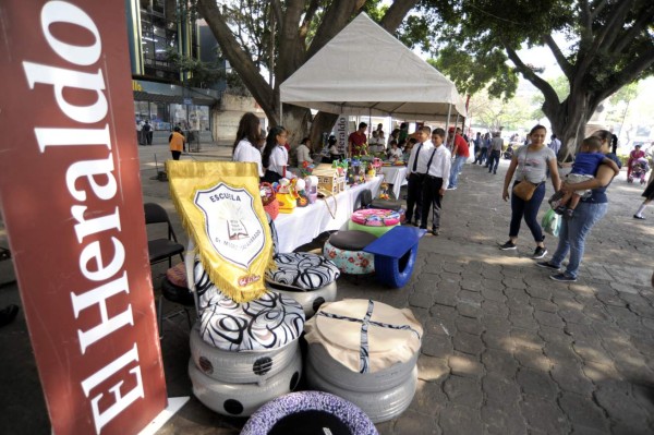 Creatividad y talento en exitosa feria del reciclaje de escolares