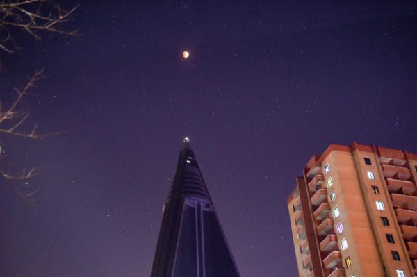 Una superluna 'azul de sangre' da un espectáculo celestial &nbsp;&nbsp;