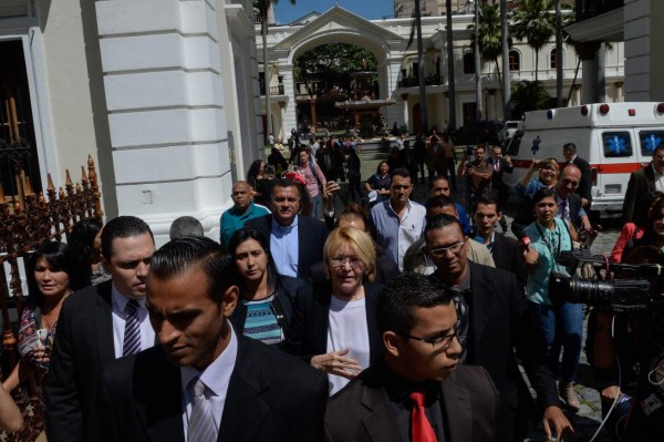 Fiscal que desafía a Maduro está a las puertas de su destitución