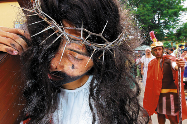 Honduras: Fieles reviven la pasión y la fe con el Vía Crucis bíblico