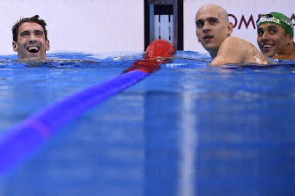 Singapurense Schooling se queda con el oro de los 100m mariposa de Phelps