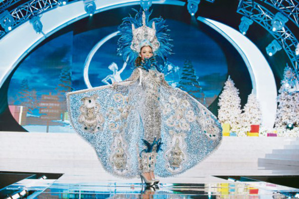 Hondureña deslumbra en Miss Universo