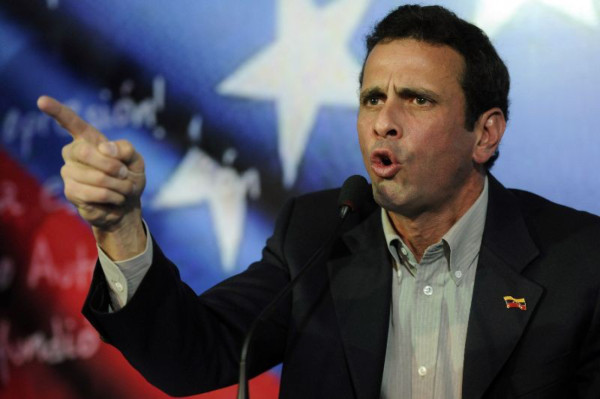Capriles dice que si gana presidencia dejará de enviar crudo a Cuba