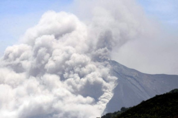 En alerta de peligro Guatemala por erupción de volcán