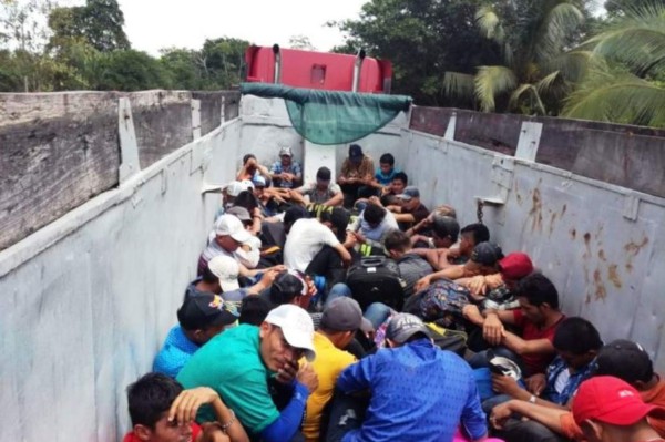 Descubren en Costa Rica a 50 nicaragüenses indocumentados ocultos en camión